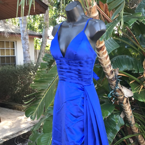 Side slit formal gown - Picture 3 of 12